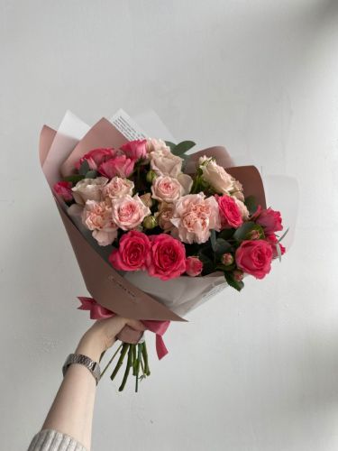 Розовые кустовые розы 5 шт